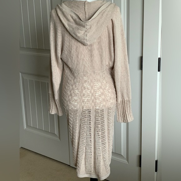 Cream hooded sweater - Picture 4 of 5